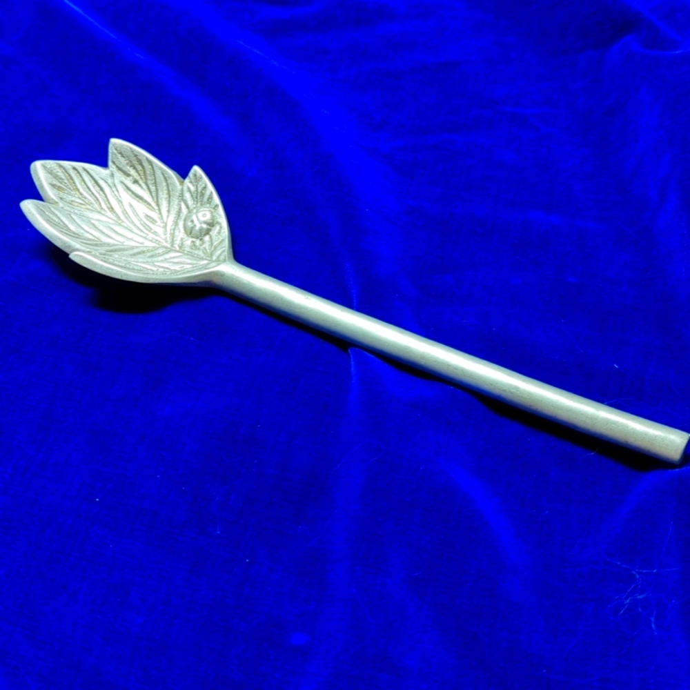 Serving spoon